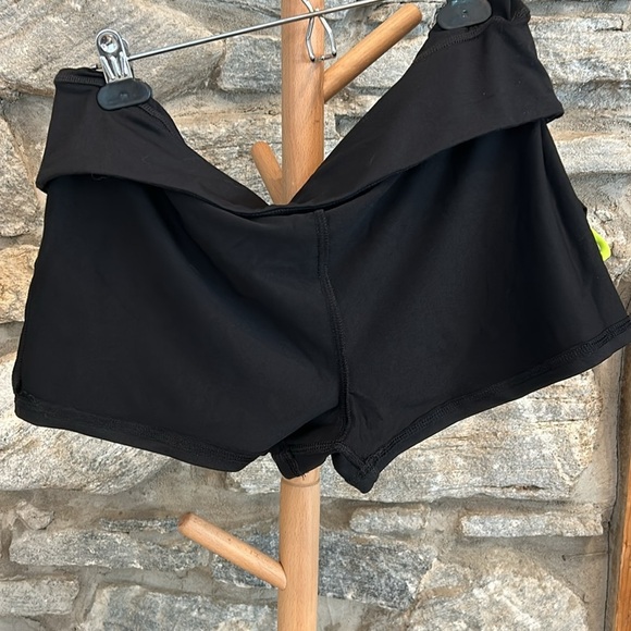 activewear skort - Picture 2 of 8